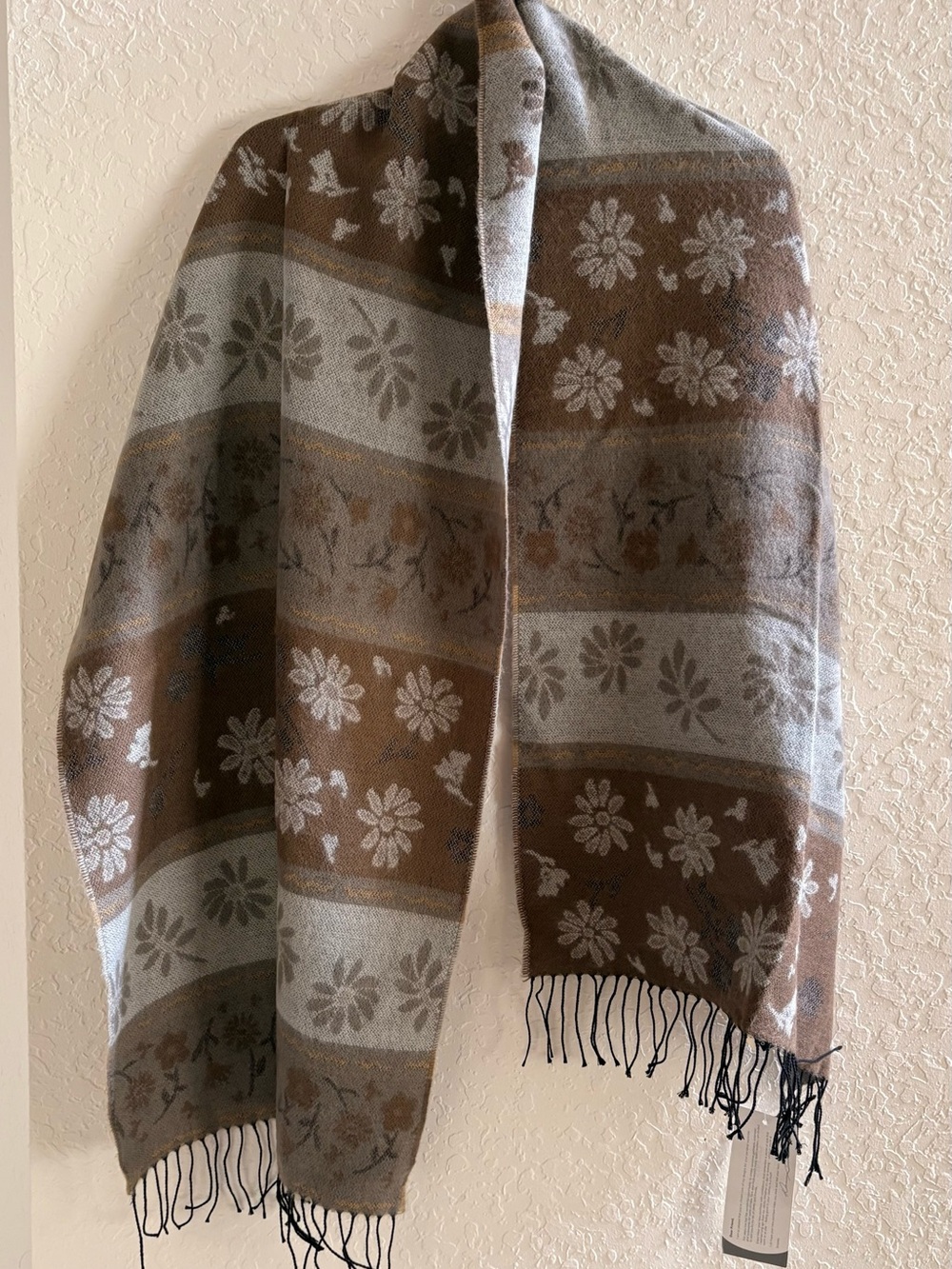 Dennis Basso Floral jacquard fringe reversible scarf made in Italy 🇮🇹